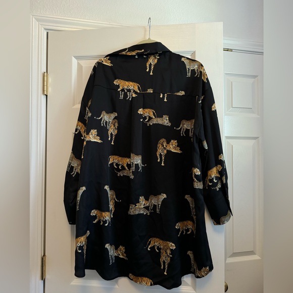 Oversized button up - Picture 2 of 5